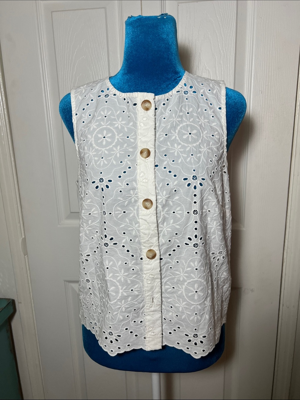 Sezane White Eyelet Button Tank Top - Picture 2 of 8